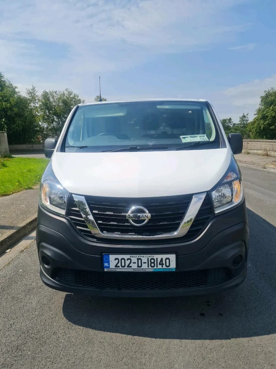 Nissan nv 300  van - Image 2