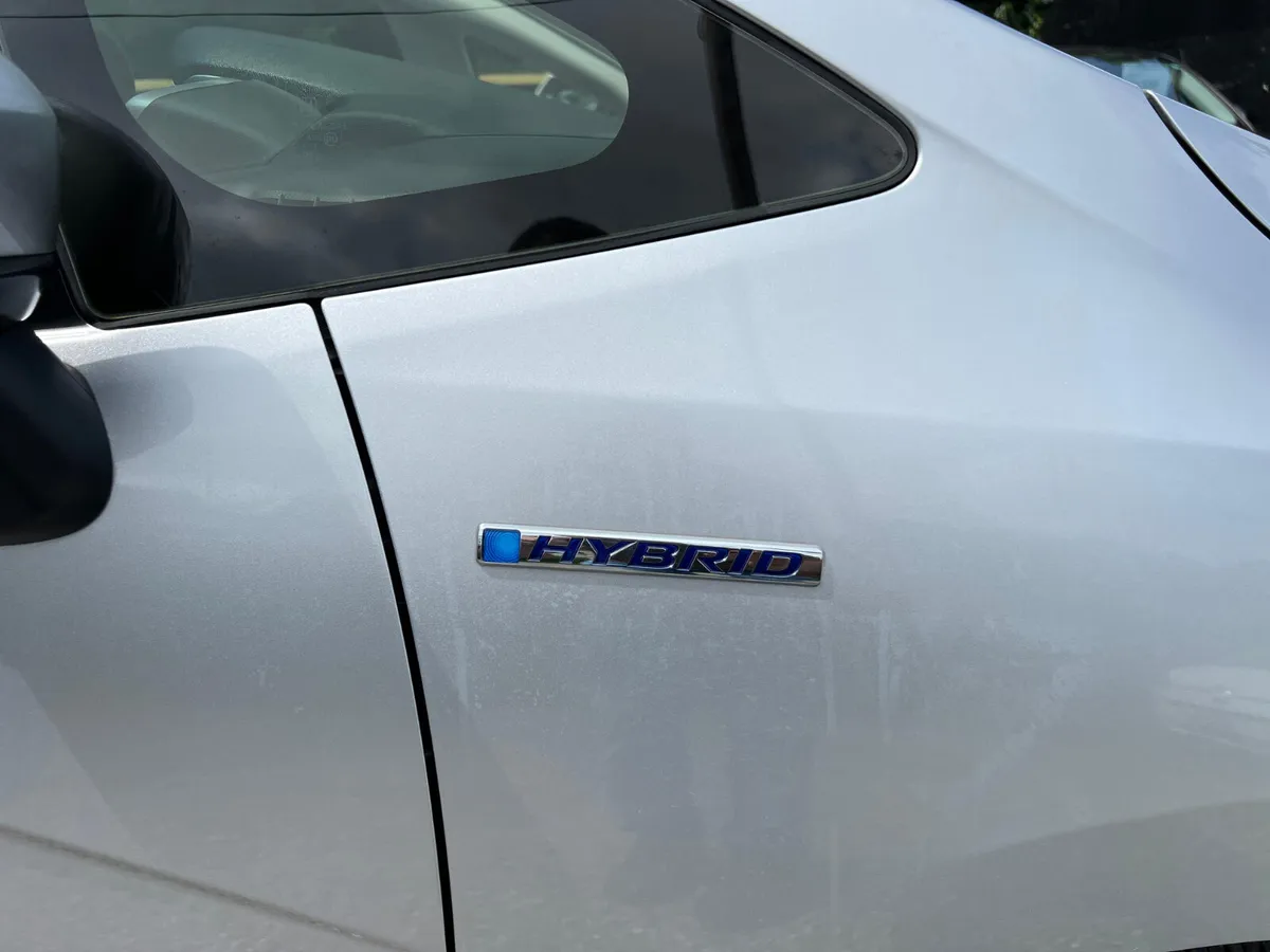 2016 Honda Fit Hybrid(low mileage) - Image 4