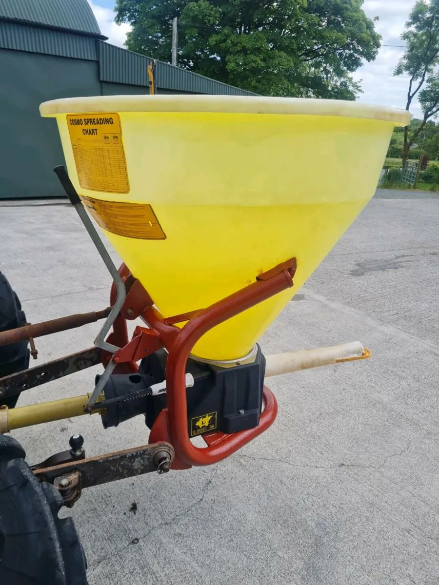 Cosmo 400 fertiliser spreader - Image 1