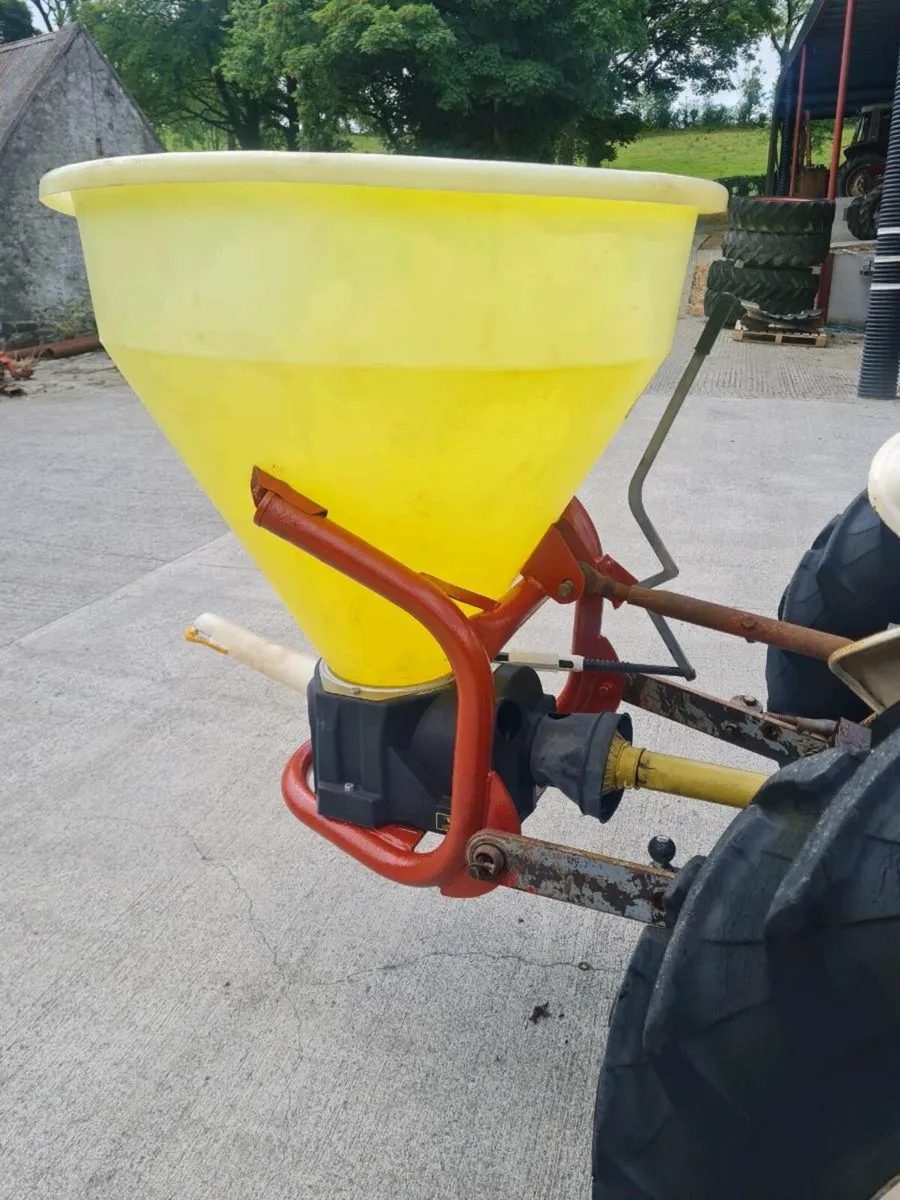 Cosmo 400 fertiliser spreader - Image 2