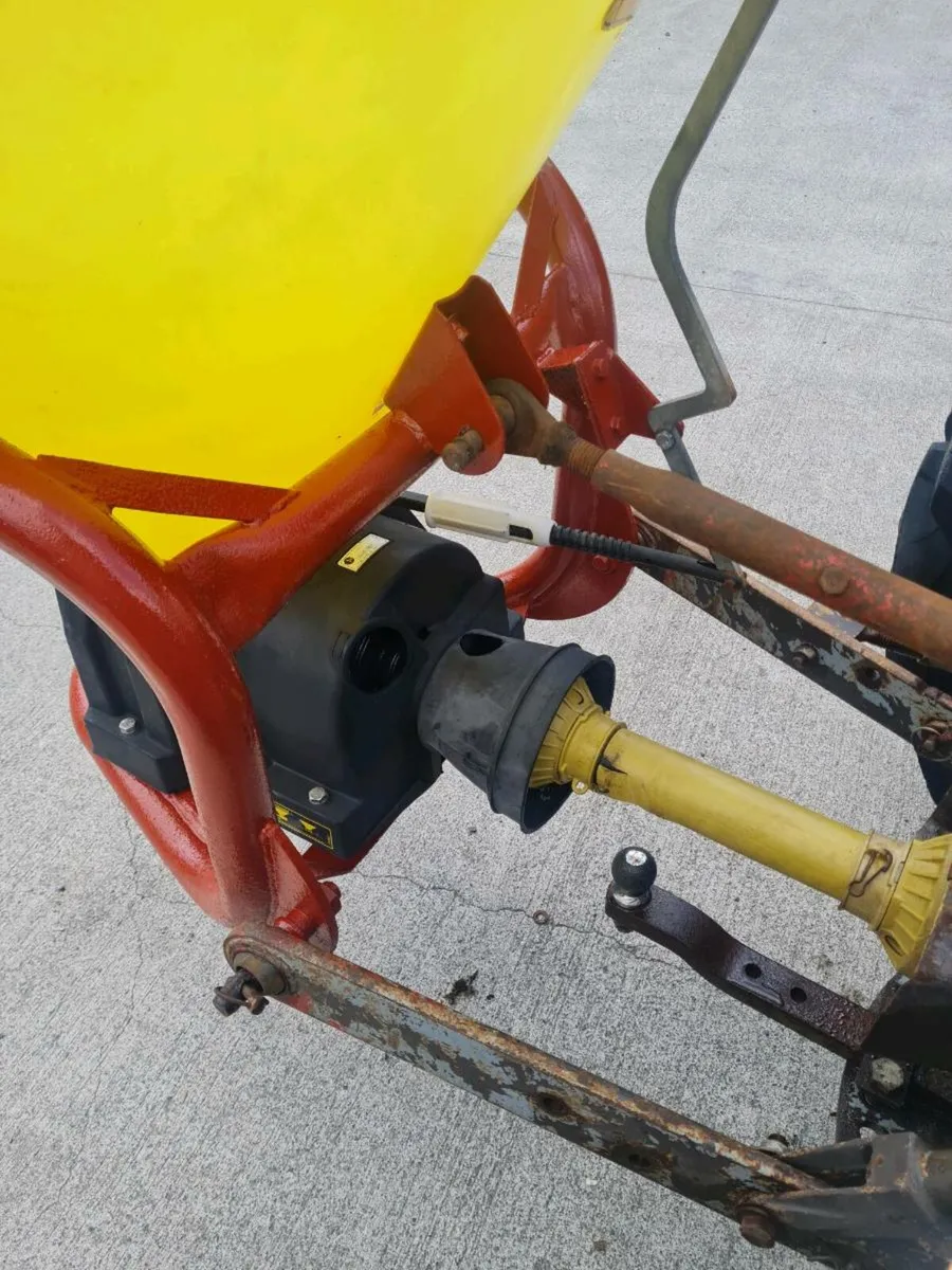 Cosmo 400 fertiliser spreader - Image 3