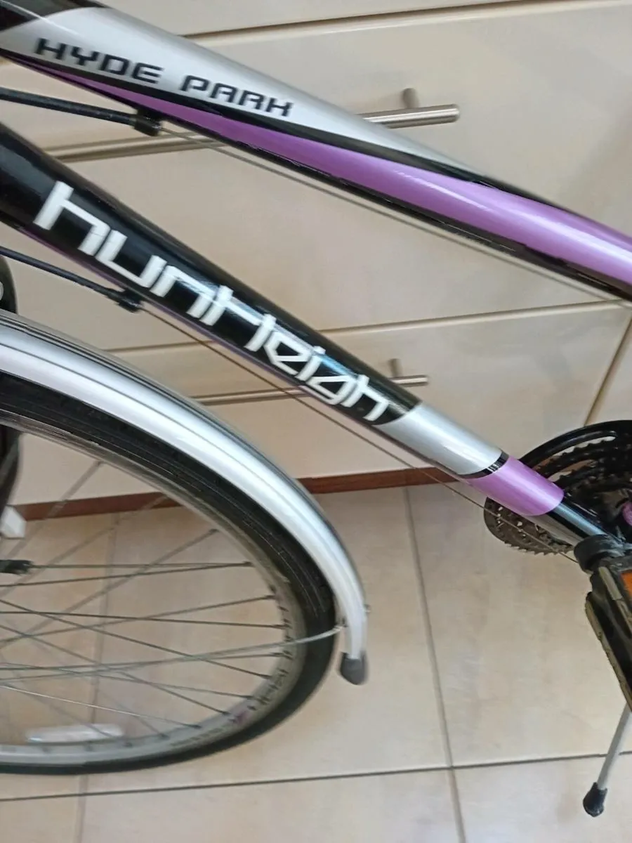 LADIES BIKE 28 INCH WHEELS AS NEW - Image 4