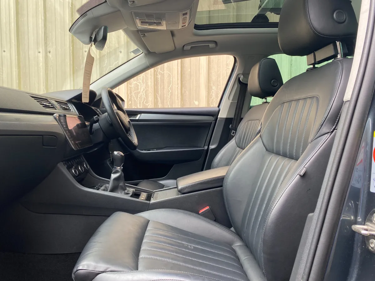 Skoda Superb 2019//PAN ROOF//LEATHER//NAV//COMBI - Image 4