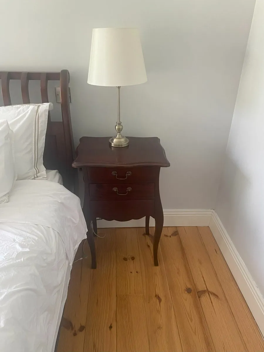 Mahogany Emperor Sleigh Bed and bedside tables - Image 3