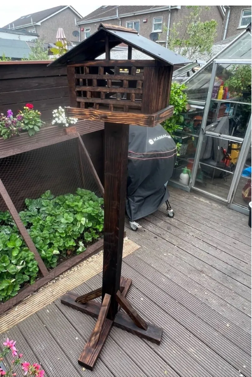 HANDMADE BIRD TABLE . - Image 1