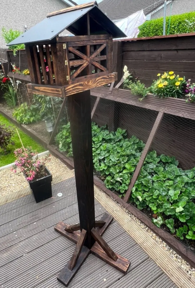 HANDMADE BIRD TABLE . - Image 2