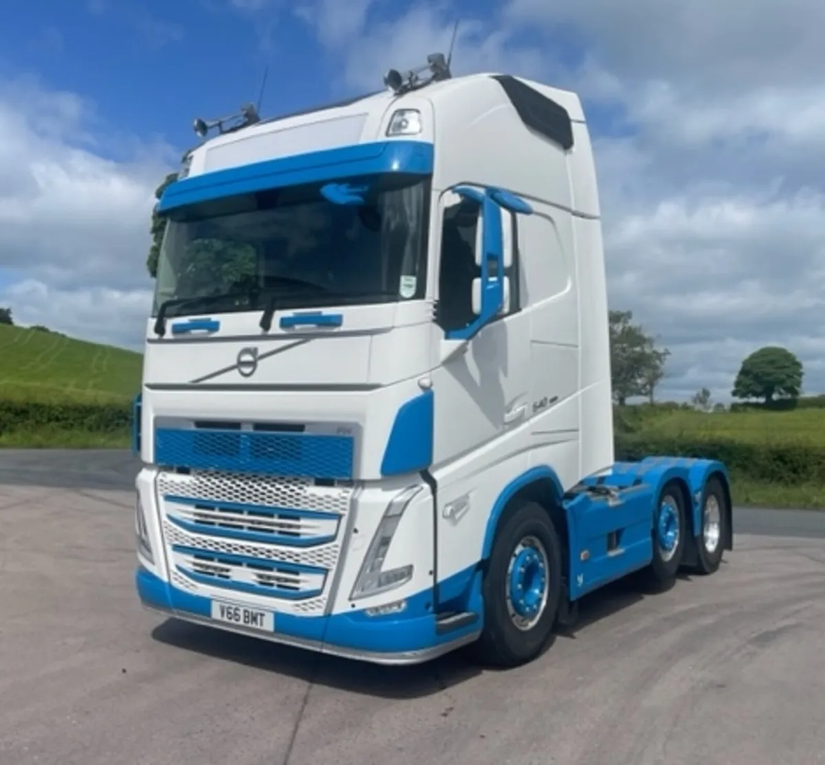 221 Volvo FH 540 6x2 Tractor Unit - Image 2