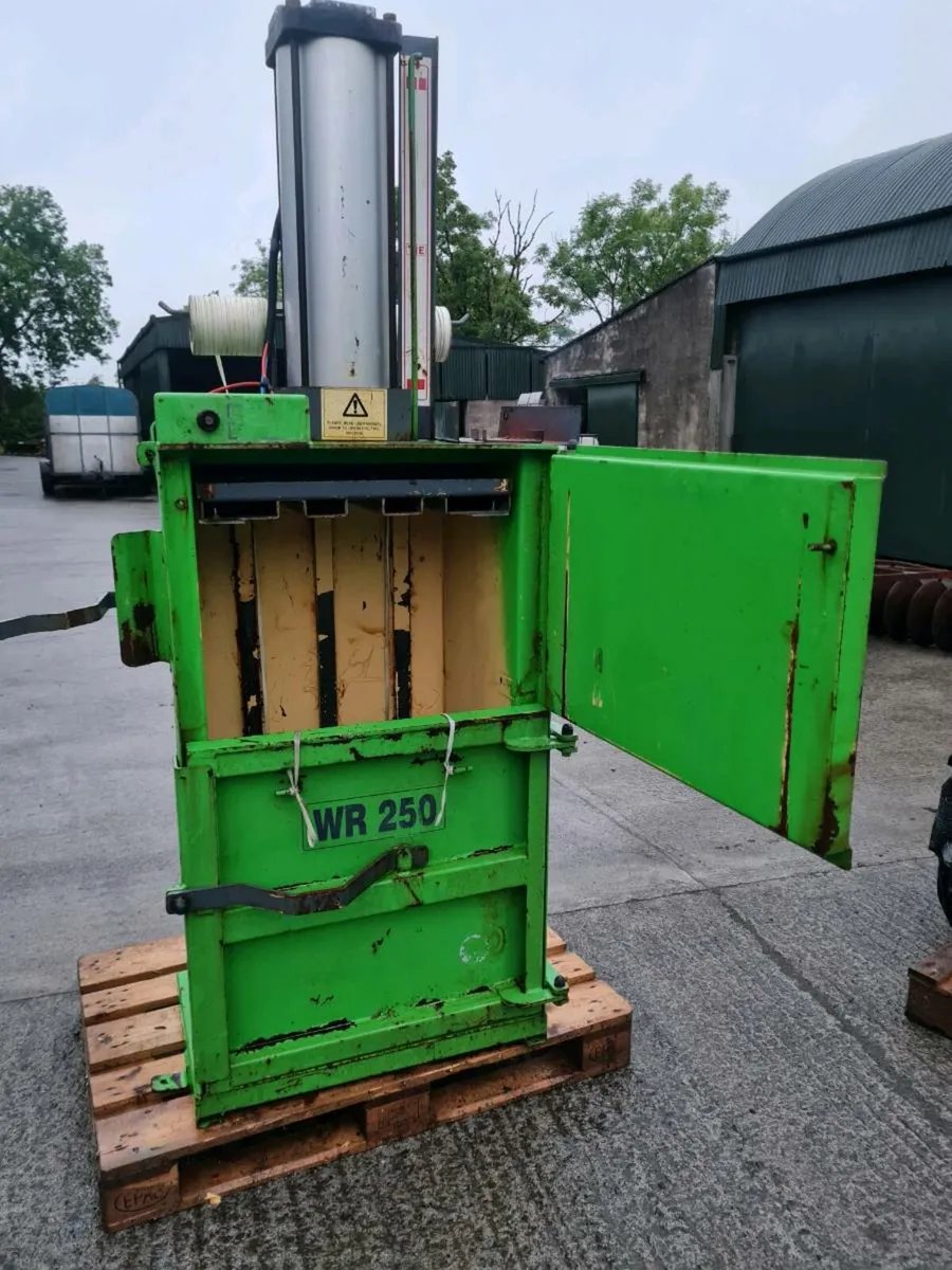 Cardboard plastic baler - Image 4