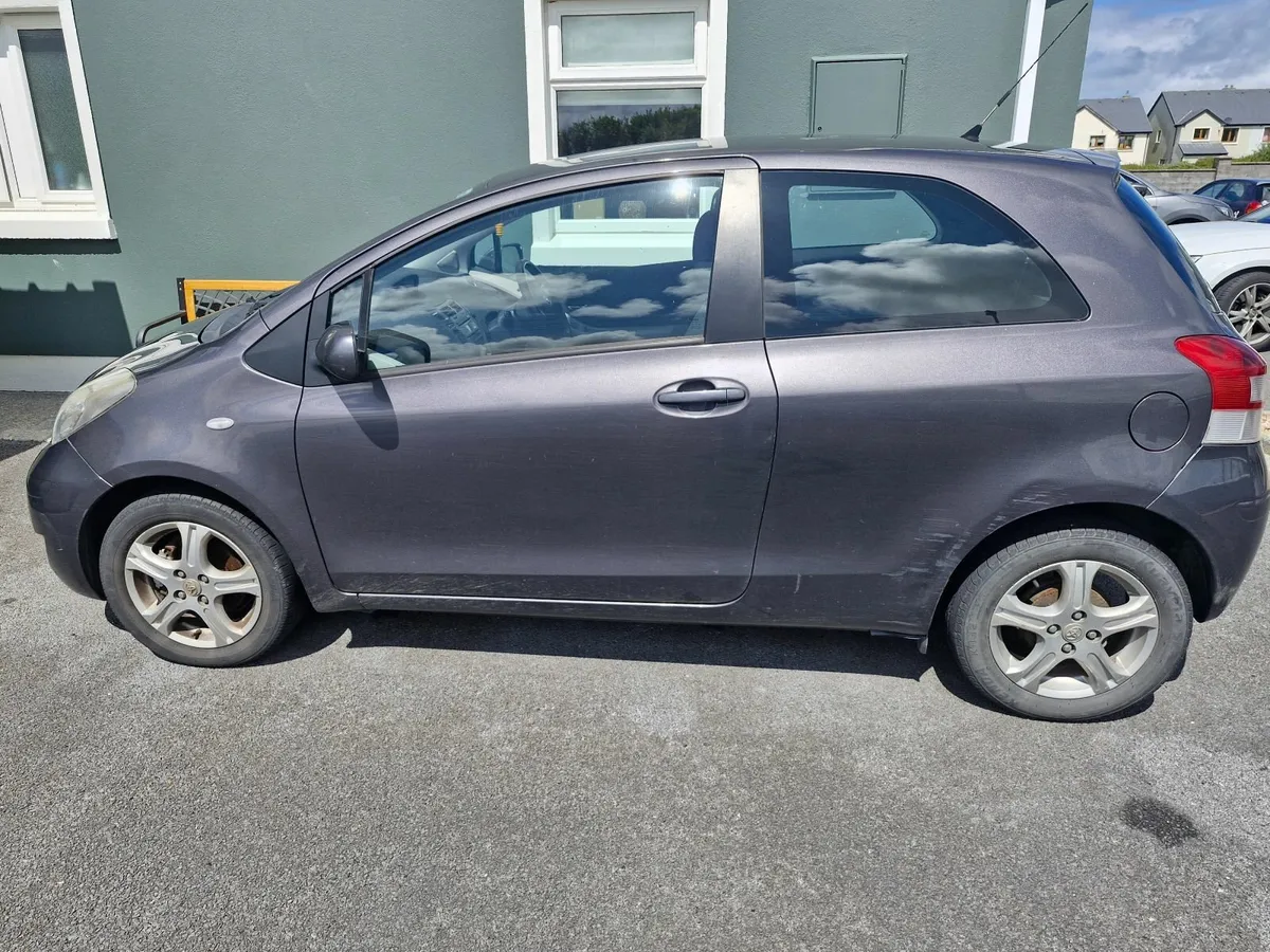 Toyota Yaris 2011 - Image 3