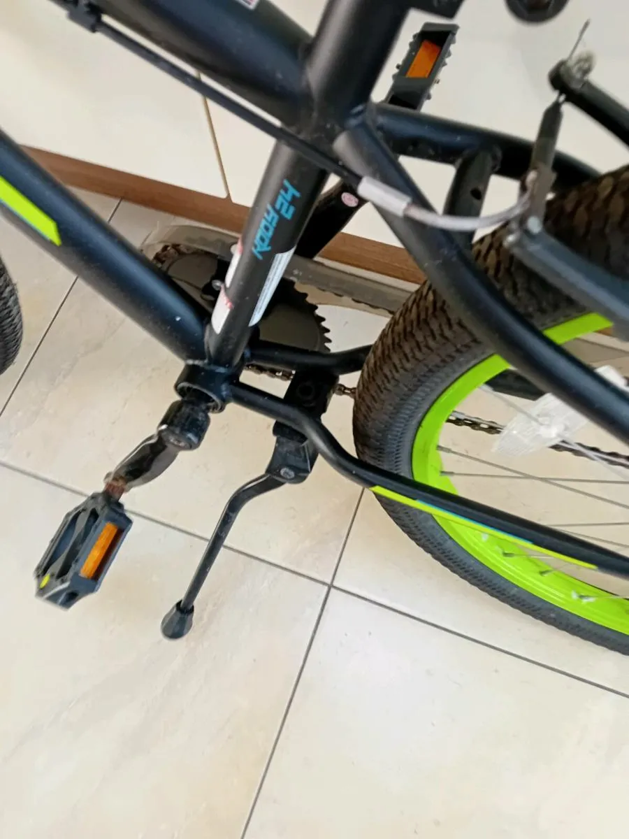 BOYS / GIRLS MOUNTAIN BIKE 24 INCH WHEELS - Image 2