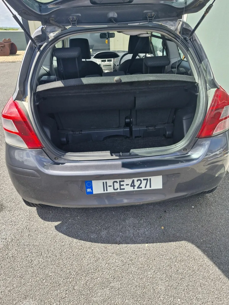Toyota Yaris 2011 - Image 4