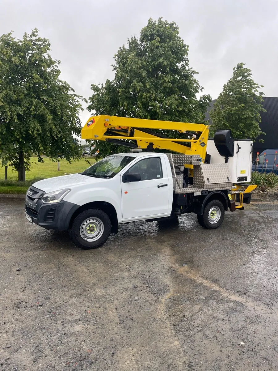2019 Isuzu Dmax Versalift MEWP/Cherry picker - Image 1