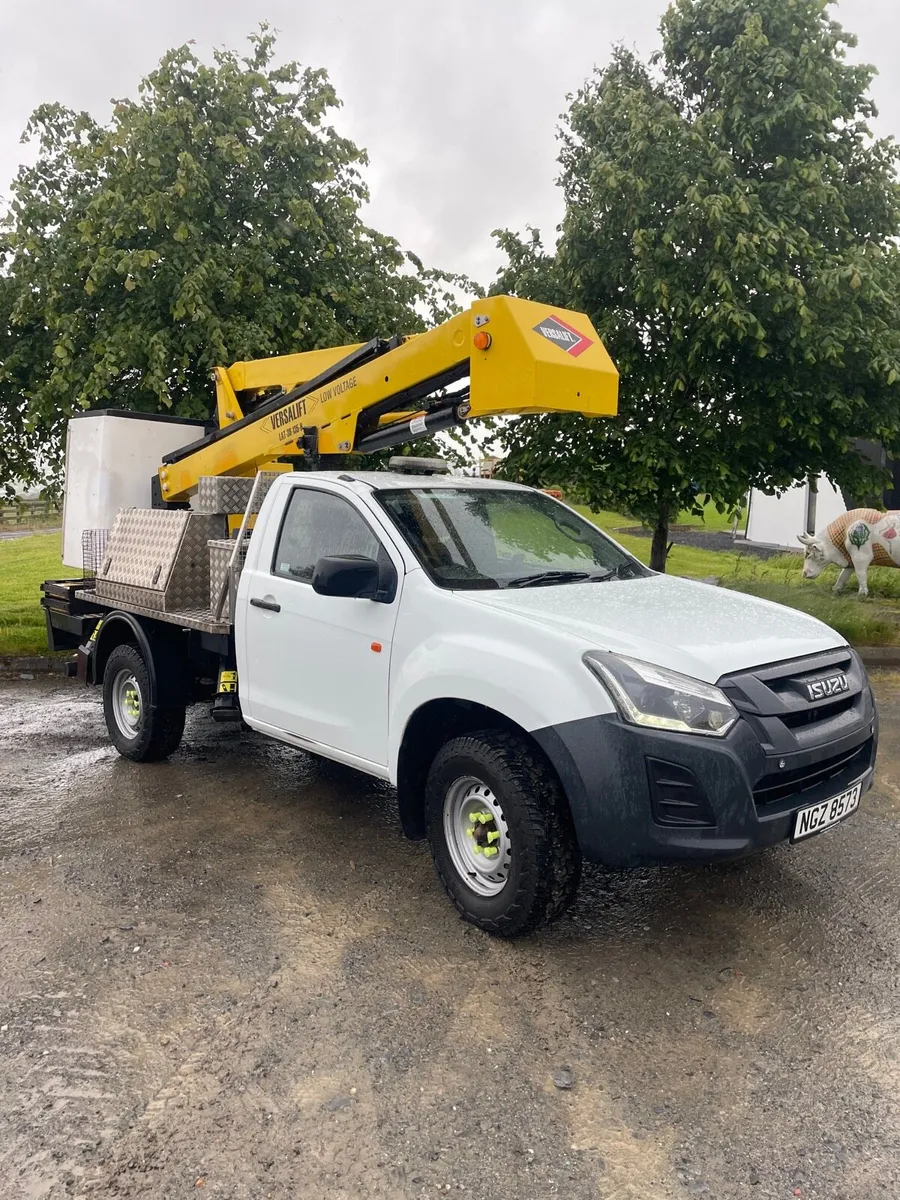 2019 Isuzu Dmax Versalift MEWP/Cherry picker - Image 2