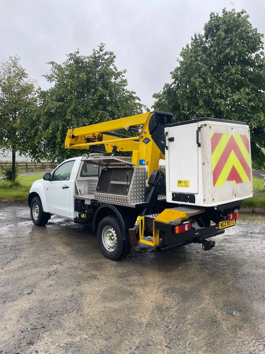 2019 Isuzu Dmax Versalift MEWP/Cherry picker - Image 3