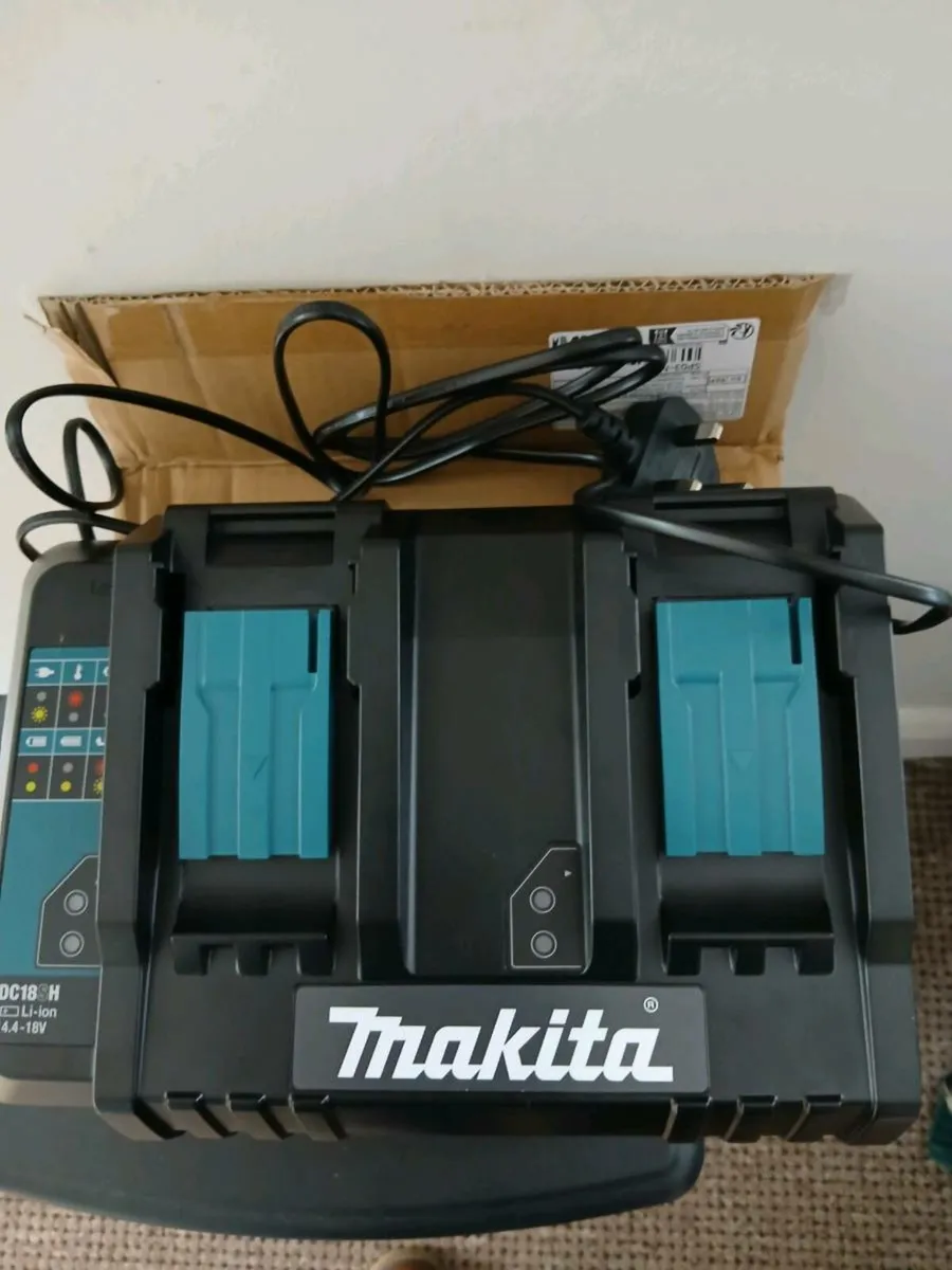 MAKITA CHARGER - Image 1