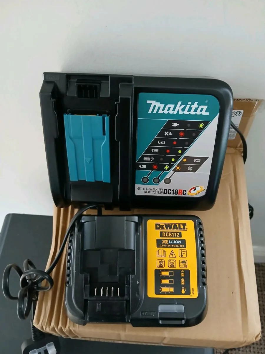 MAKITA CHARGER - Image 2