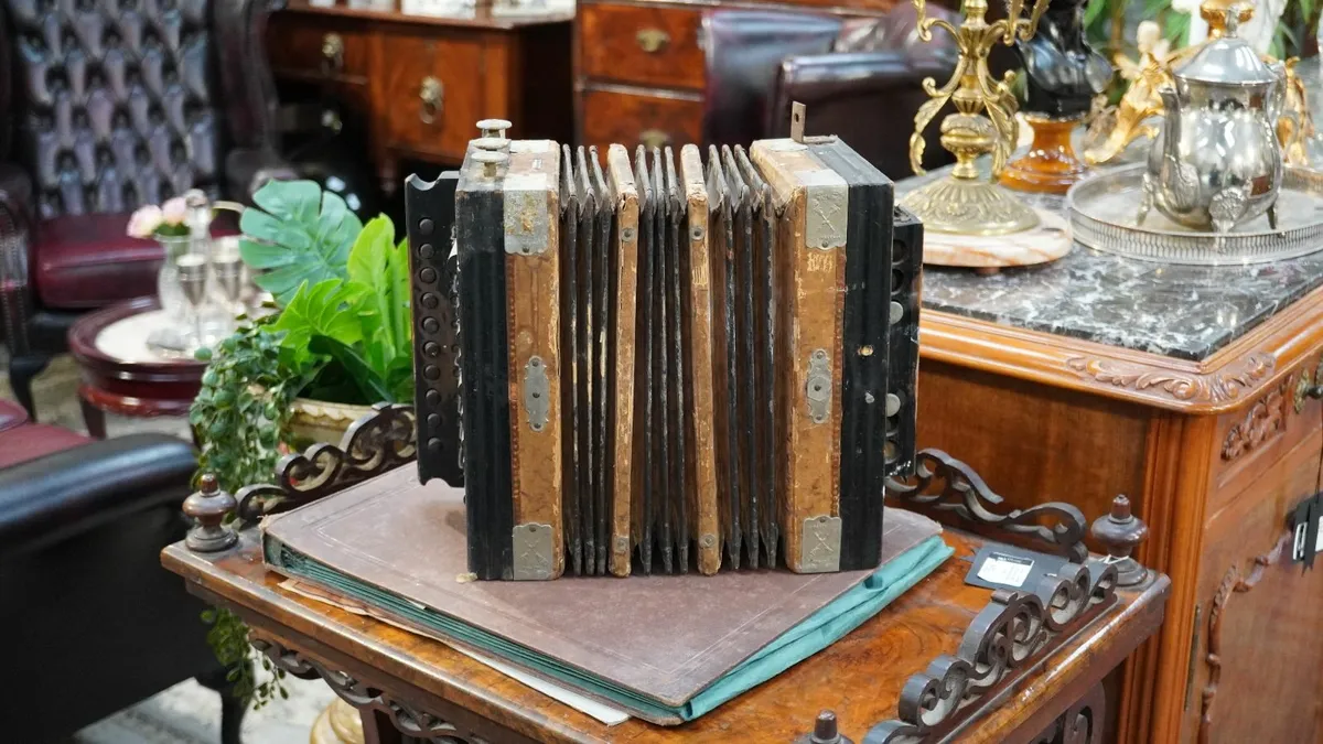 Antique German Concertina - "Stahlstimmen" Model - Image 1