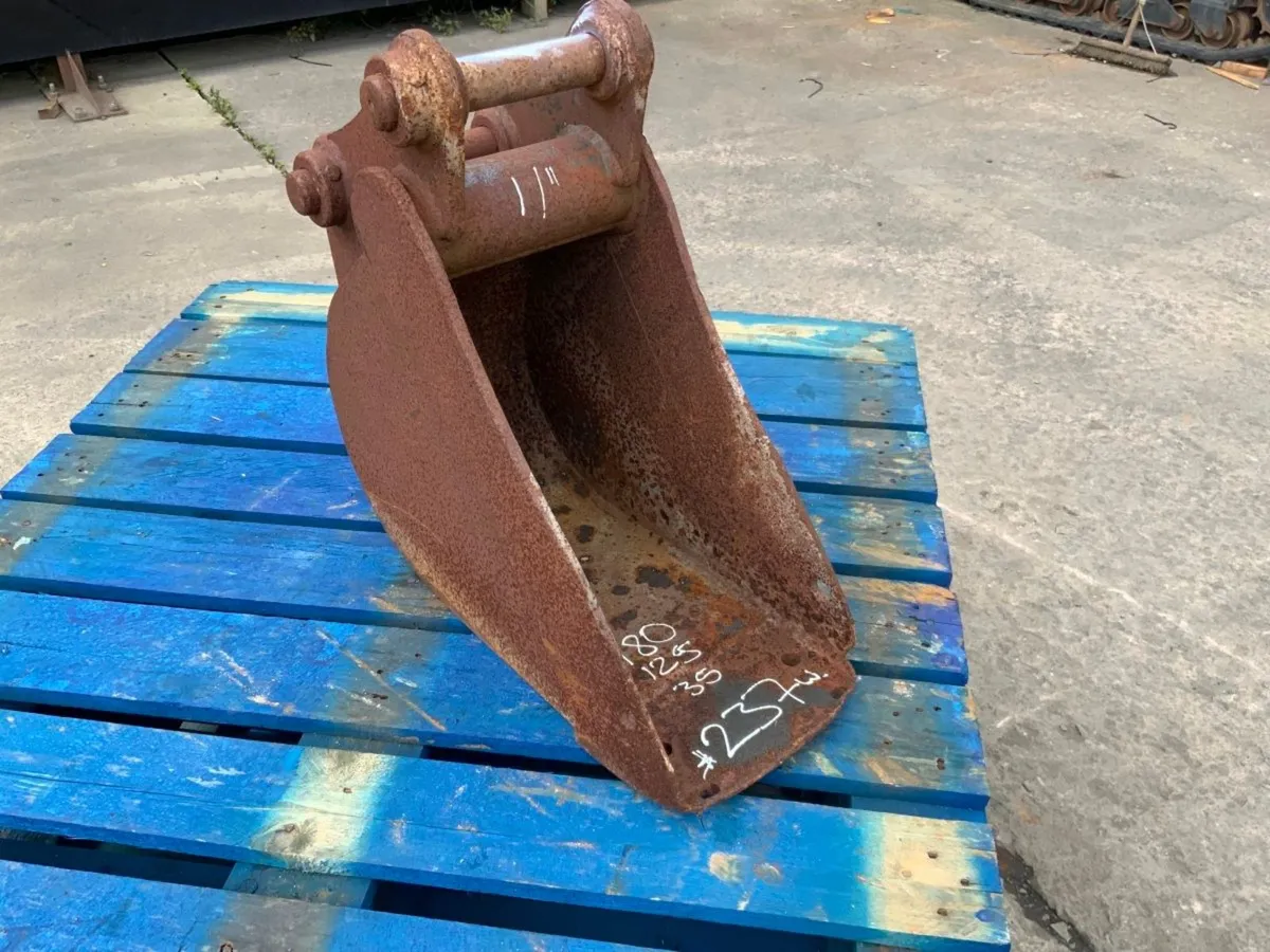 11" MINI DIGGER BUCKET....35mm PINS.....237w - Image 2