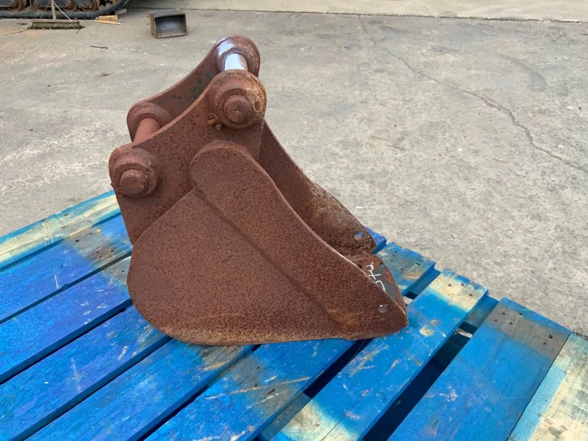 11" MINI DIGGER BUCKET....35mm PINS.....237w - Image 3