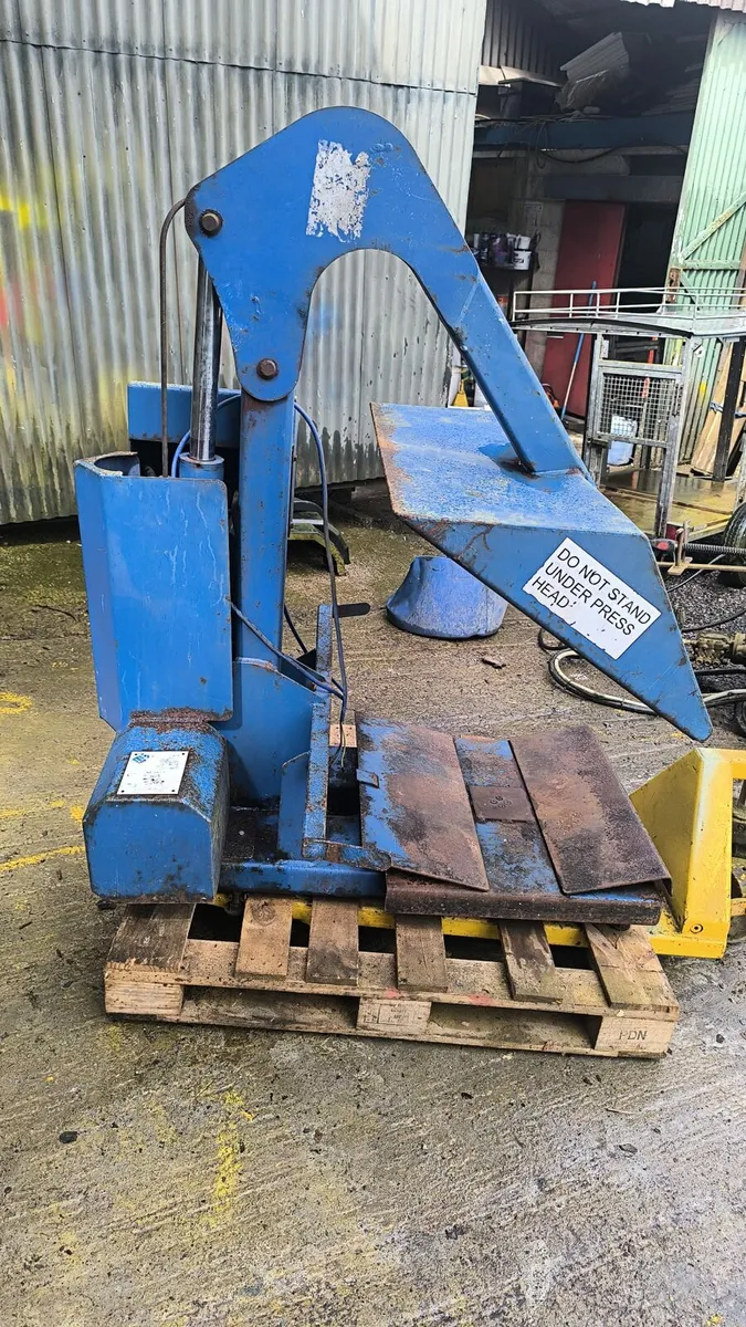 Large bin press - Image 1
