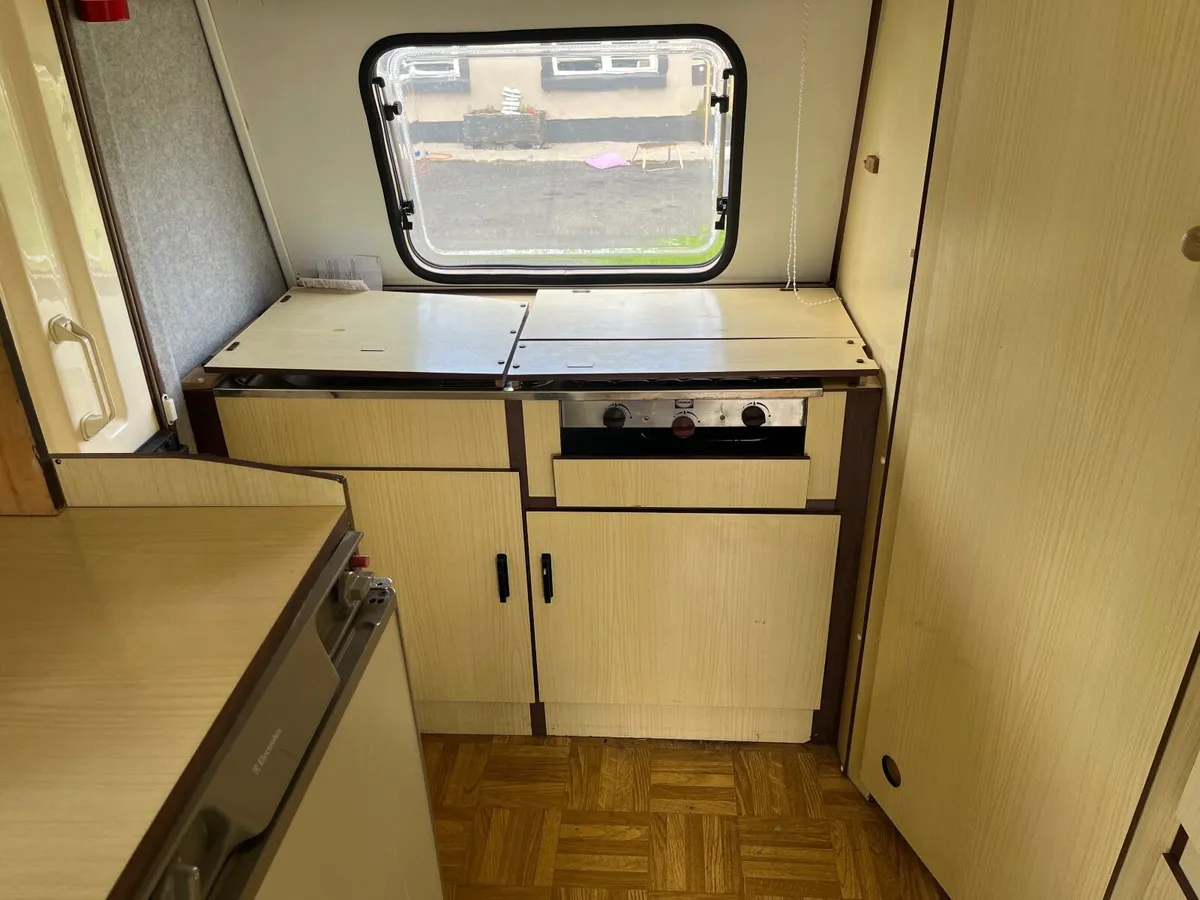 Small 10 foot caravan for sale - Image 4