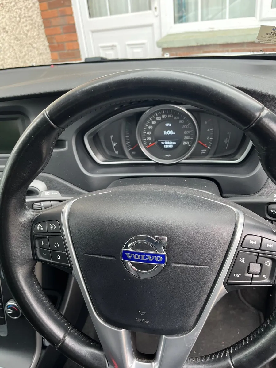 Volvo V40 2015 - Image 3