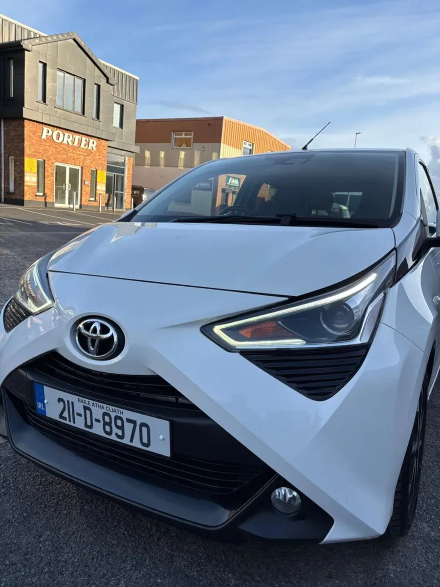 2021 Toyota Aygo 1.0 VVT-i  x play Smartphone - Image 2