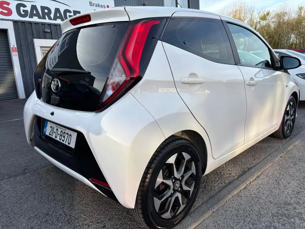 2021 Toyota Aygo 1.0 VVT-i  x play Smartphone - Image 4