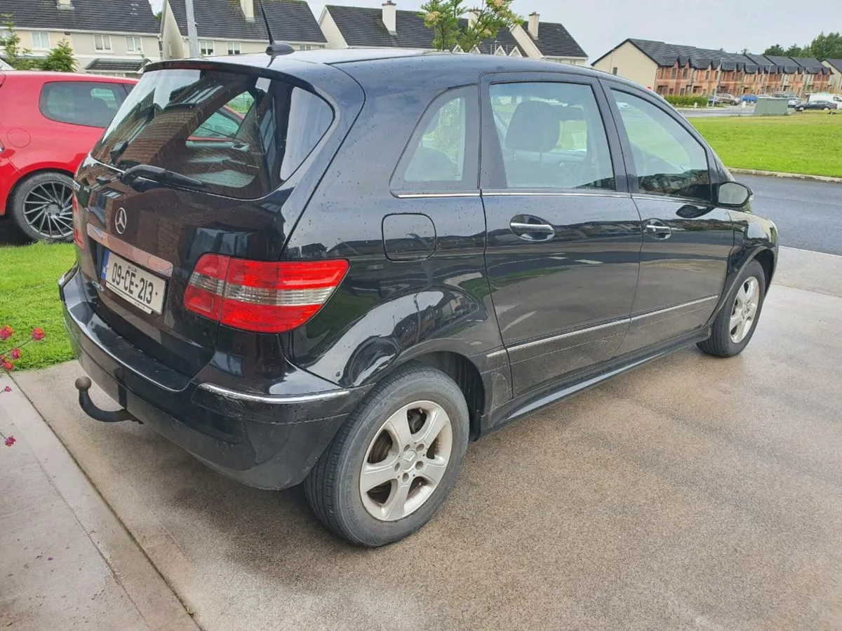 Mercedes b150 2009 - Image 2