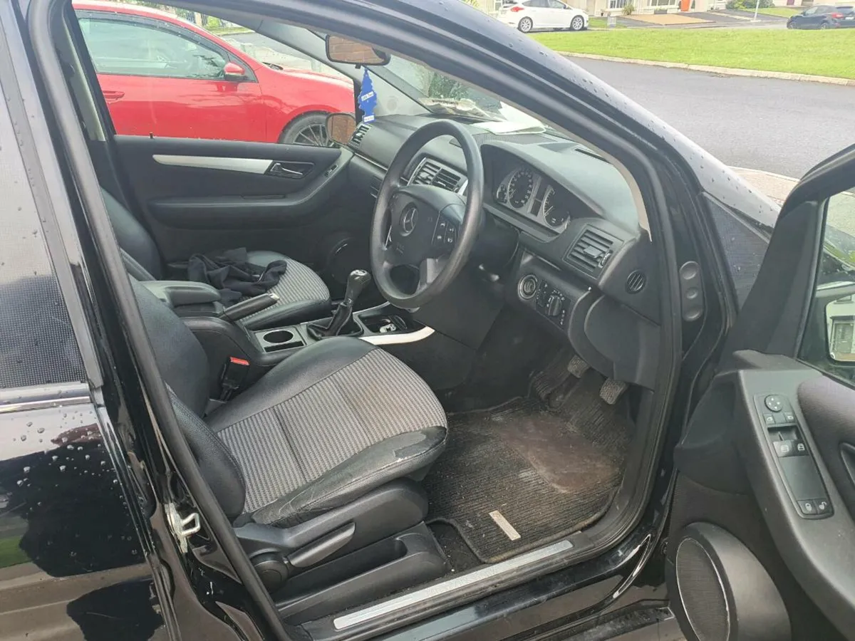 Mercedes b150 2009 - Image 3