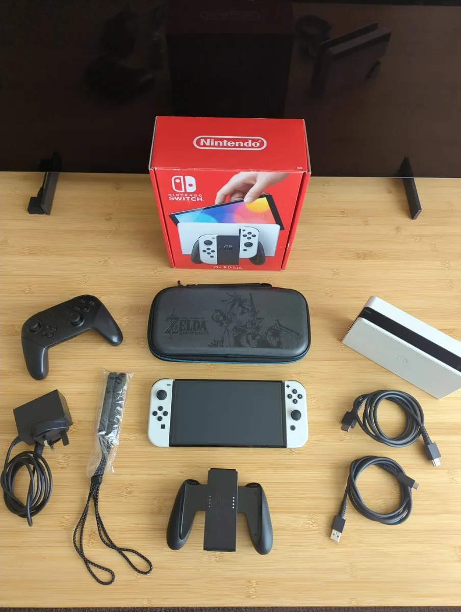Switch OLED + Controller + 256GB SD + Zelda Case - Image 1