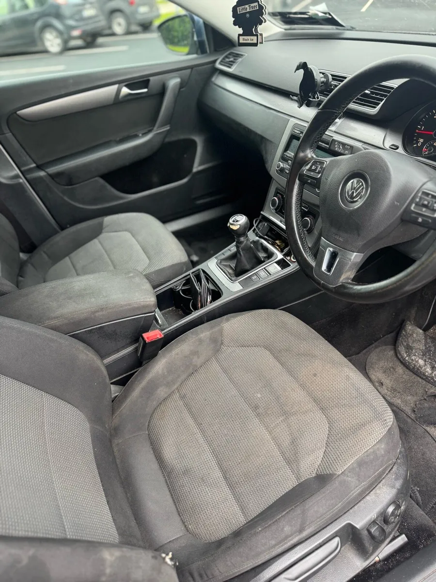 Volkswagen Passat - Image 4