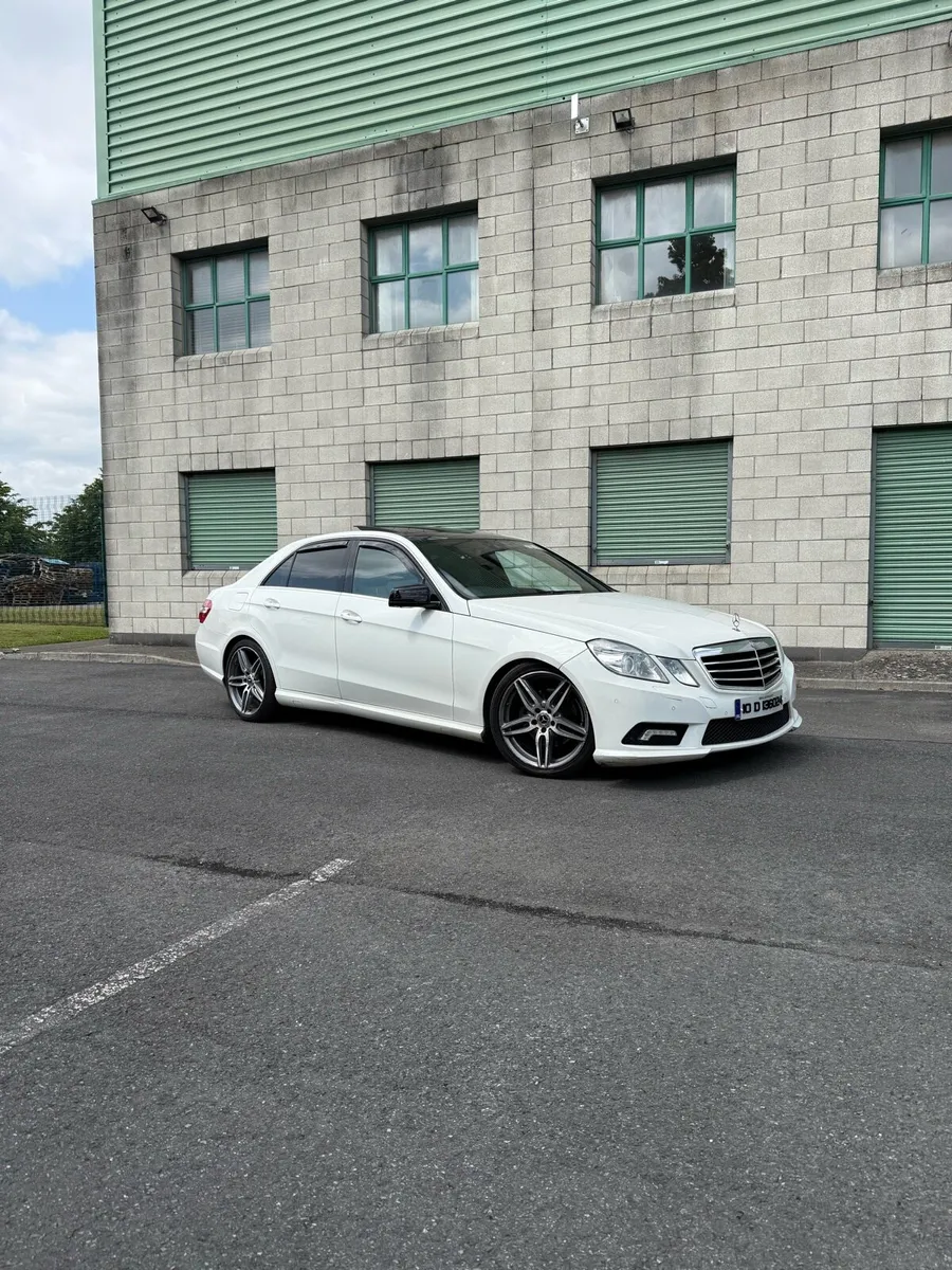 2010 Mercedes E350 Avantgarde - Image 1