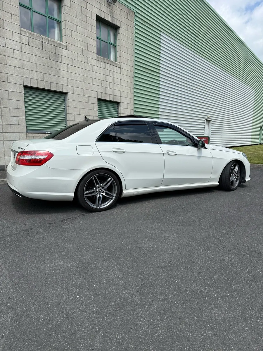 2010 Mercedes E350 Avantgarde - Image 3