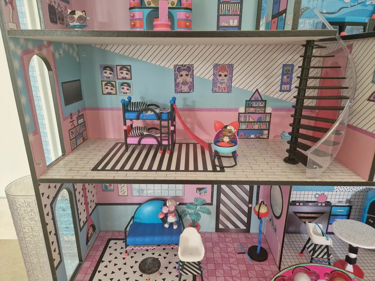 LOL Doll house and collection of dolls - Image 4