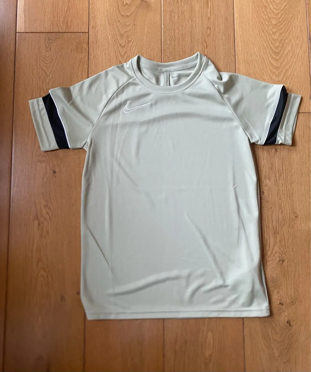 Boys Nike Clothing Bundle - Image 4