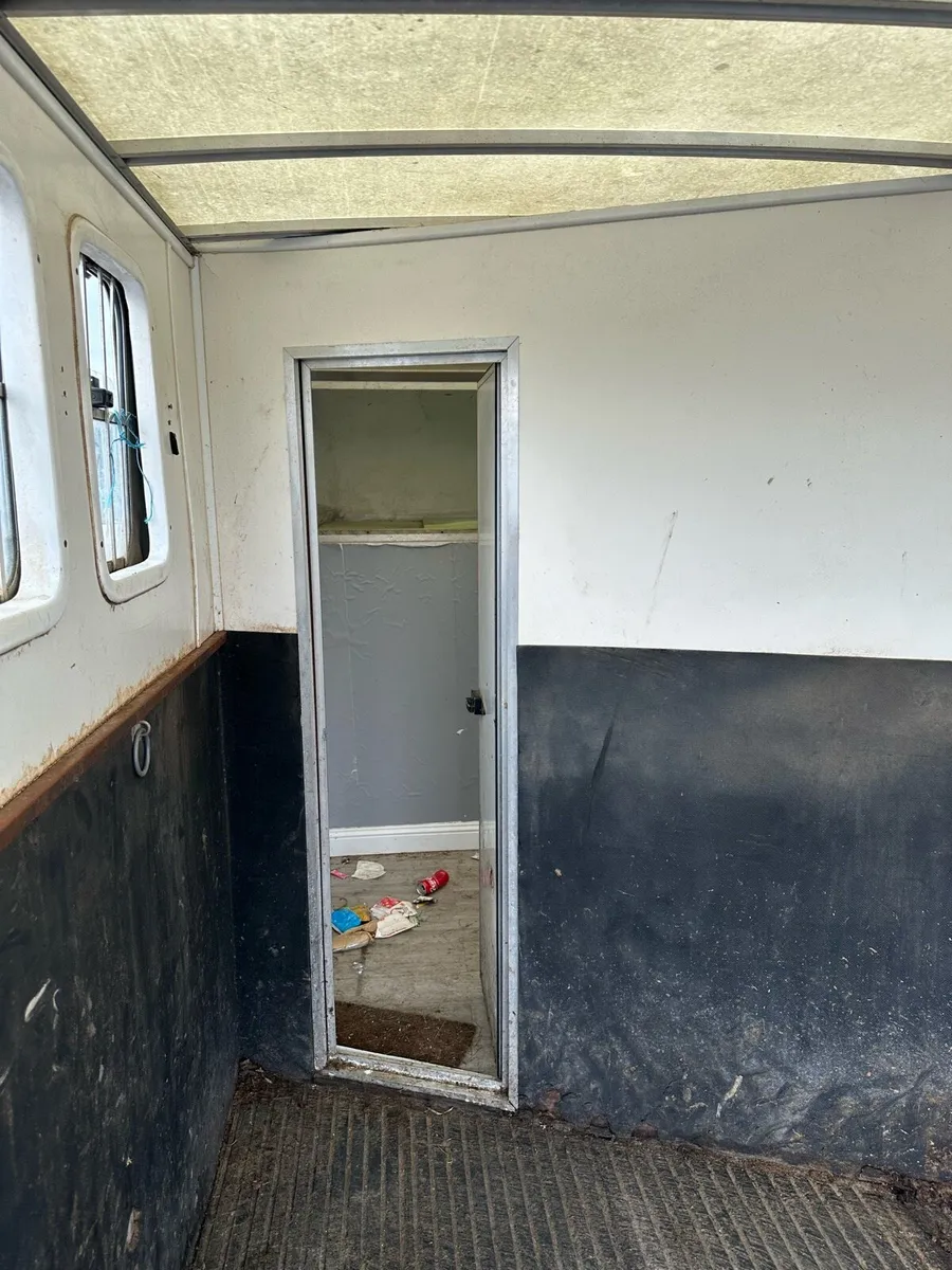 Ford transit horse box body only - Image 4
