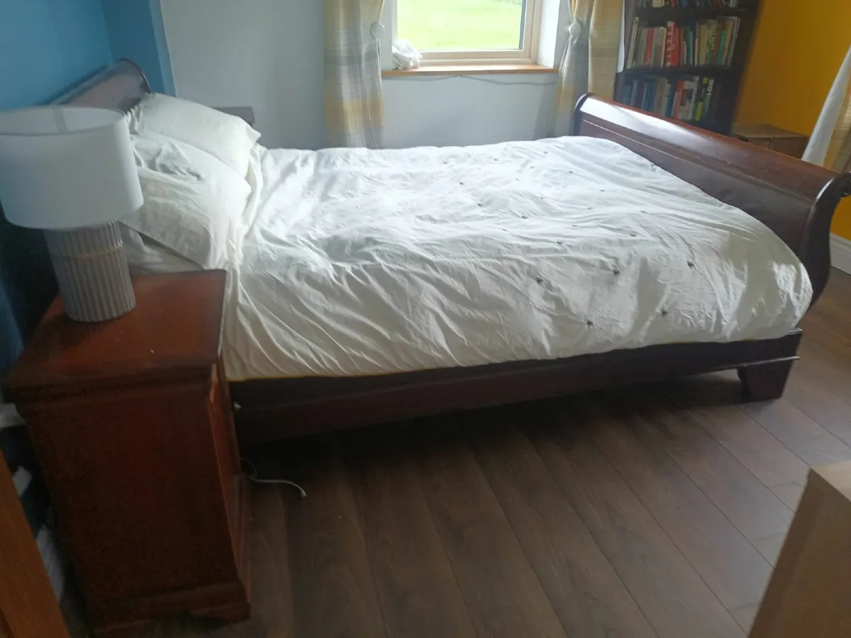 Mahogany Sleigh Bed and Lockers - Image 3