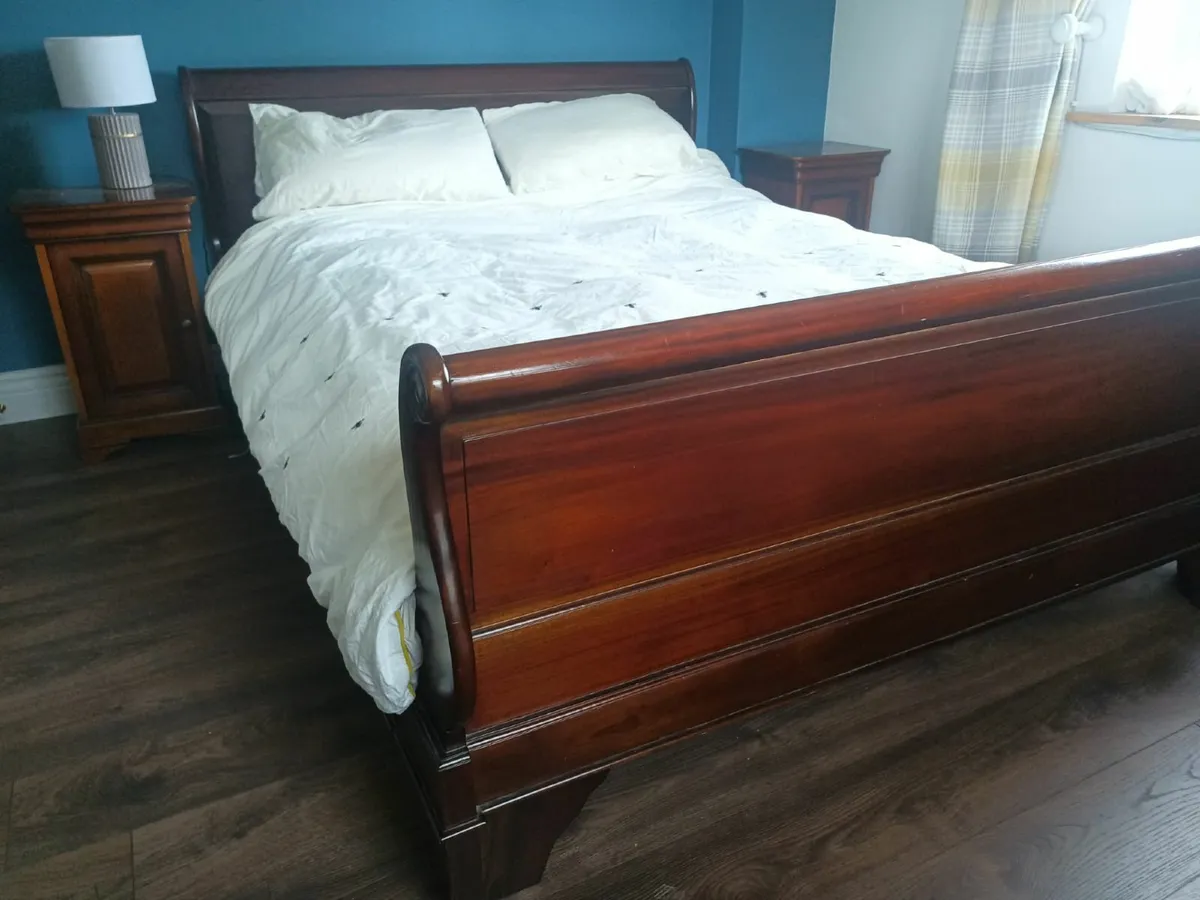 Mahogany Sleigh Bed and Lockers - Image 2