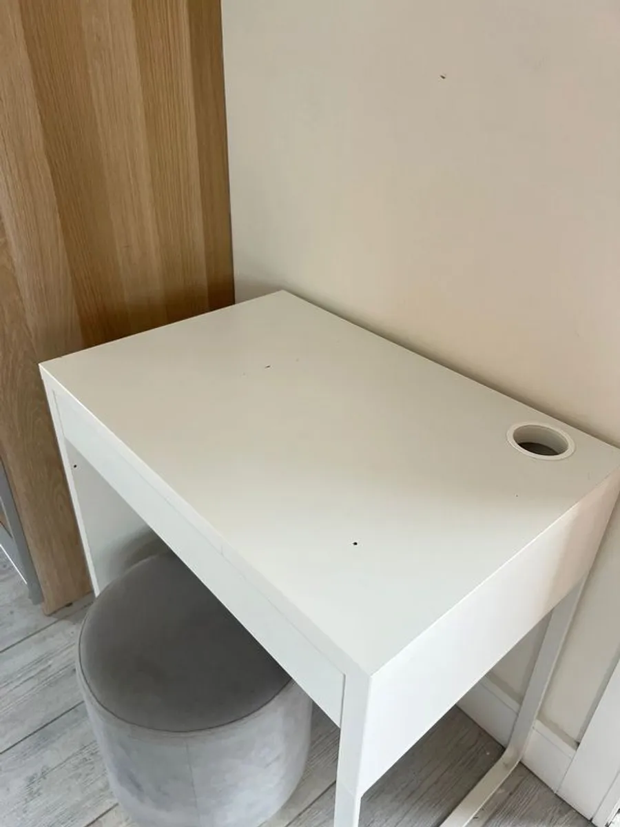 desk - Image 1