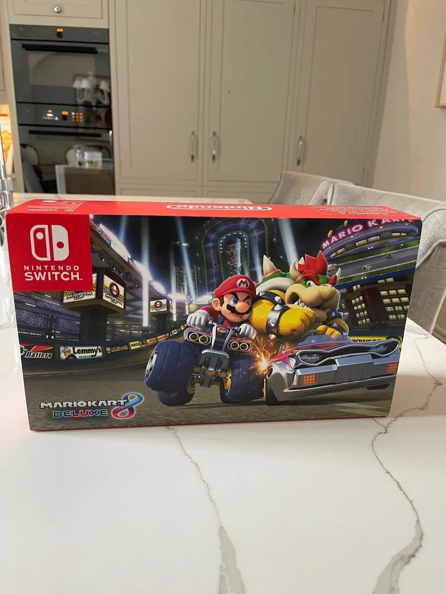 Nintendo SWITCH - Pristine Condition - Image 3