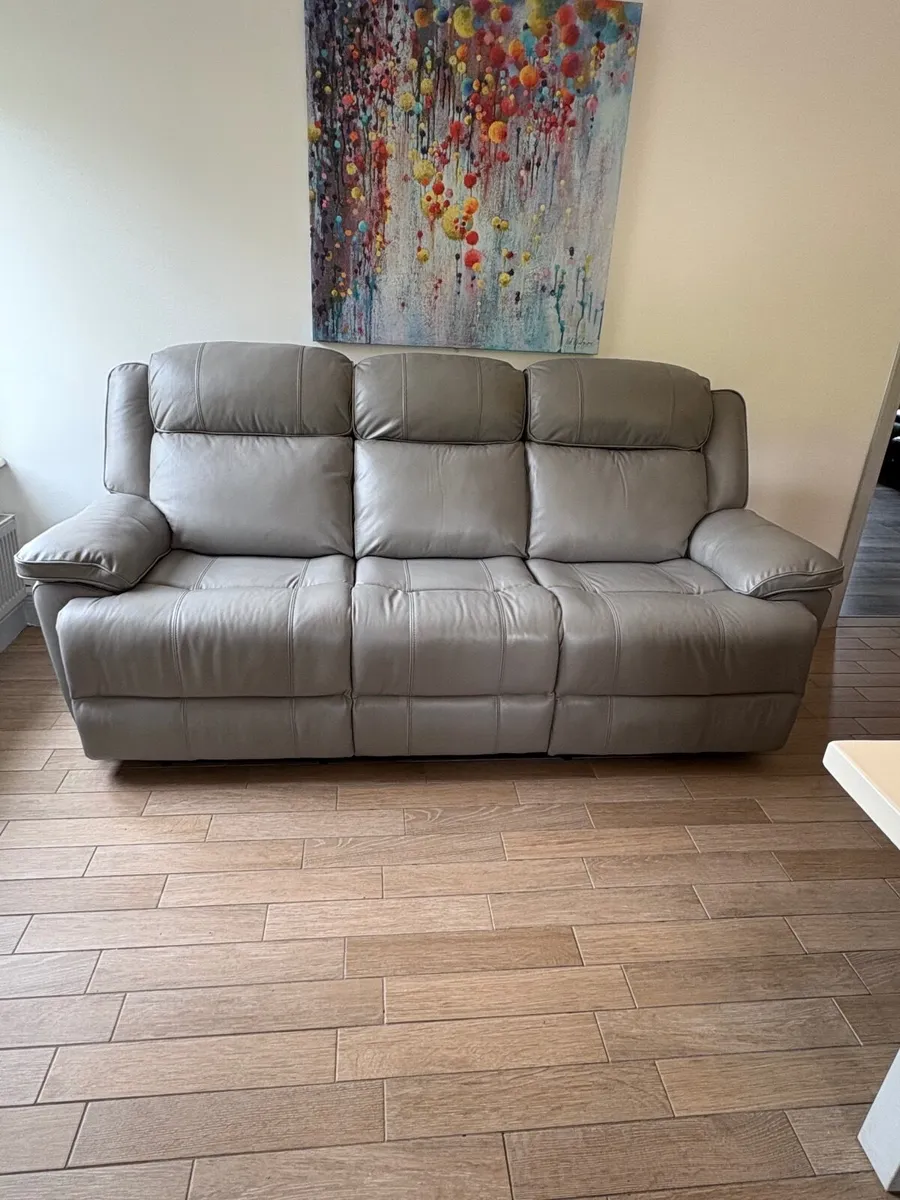 Leather couch - Image 1