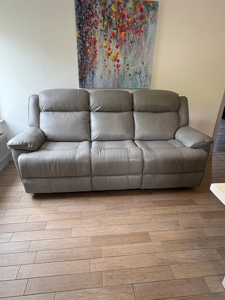 Leather couch - Image 2