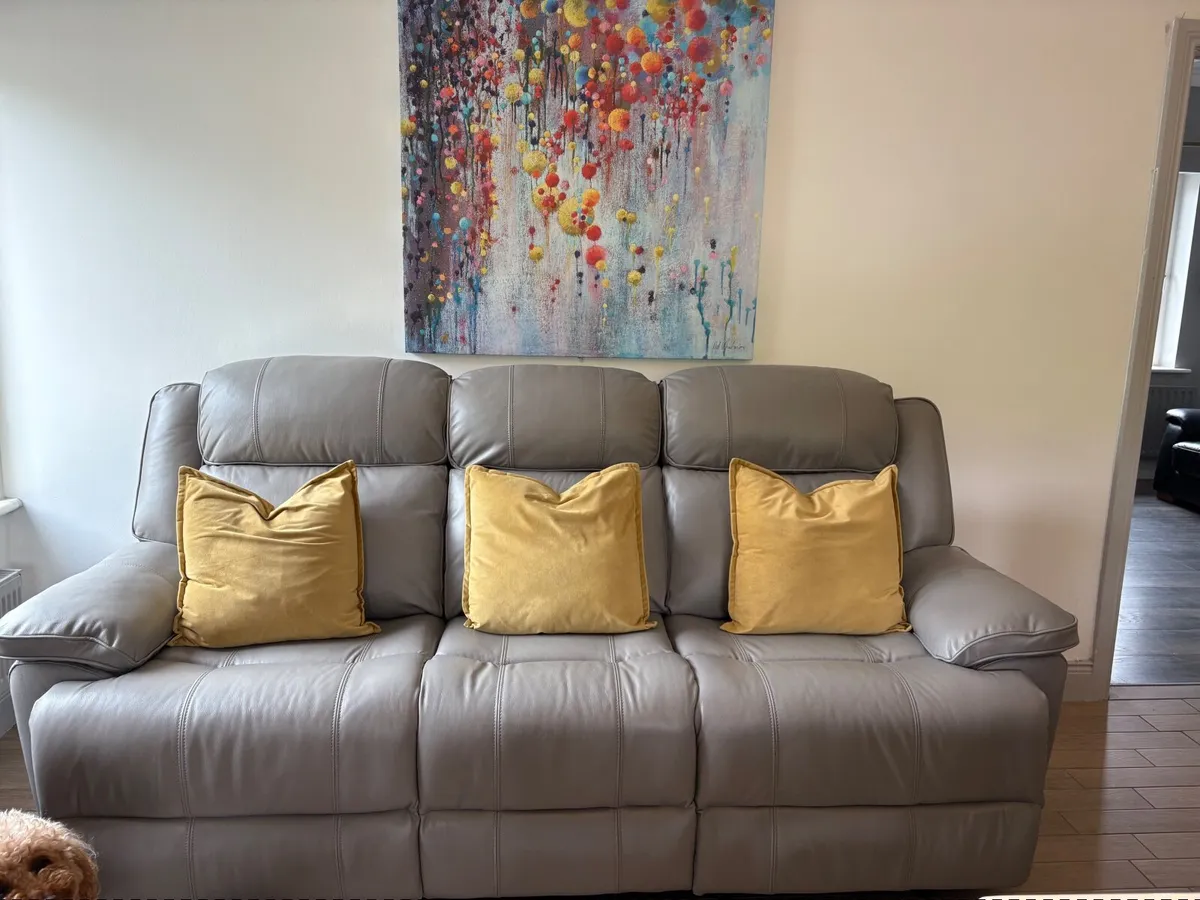 Leather couch - Image 3