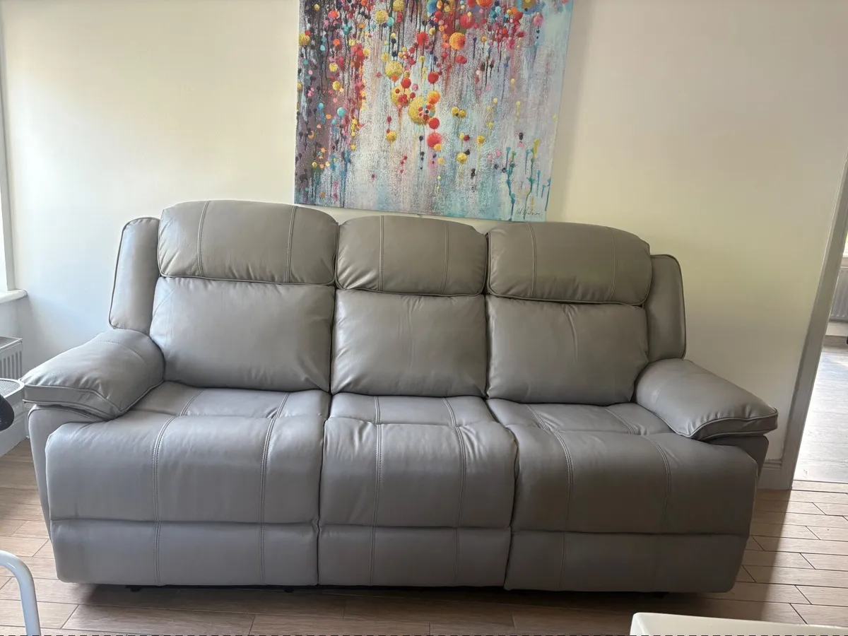 Leather couch - Image 4