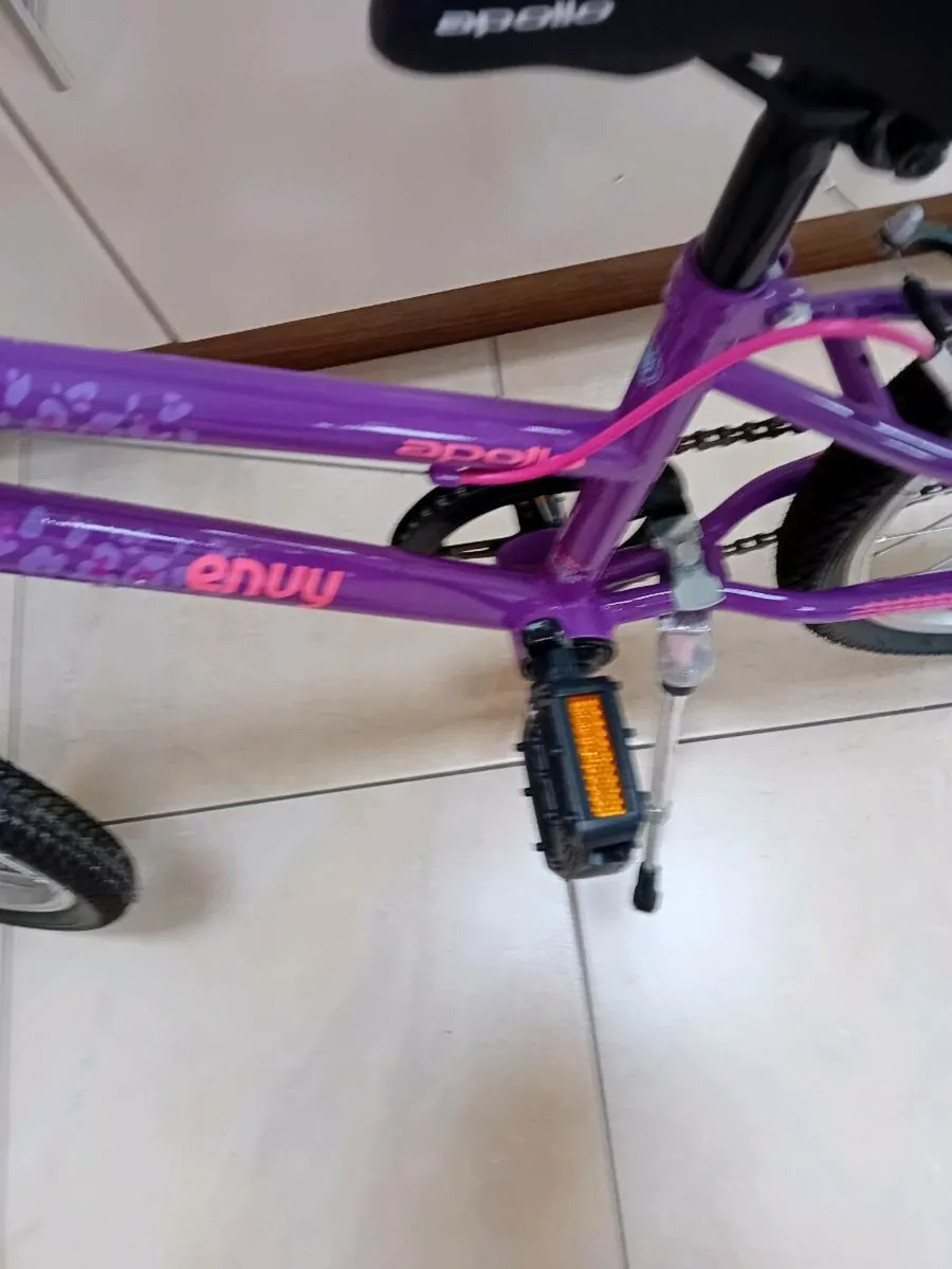 GIRLS BIKE 20 INCH WHEELS - Image 1