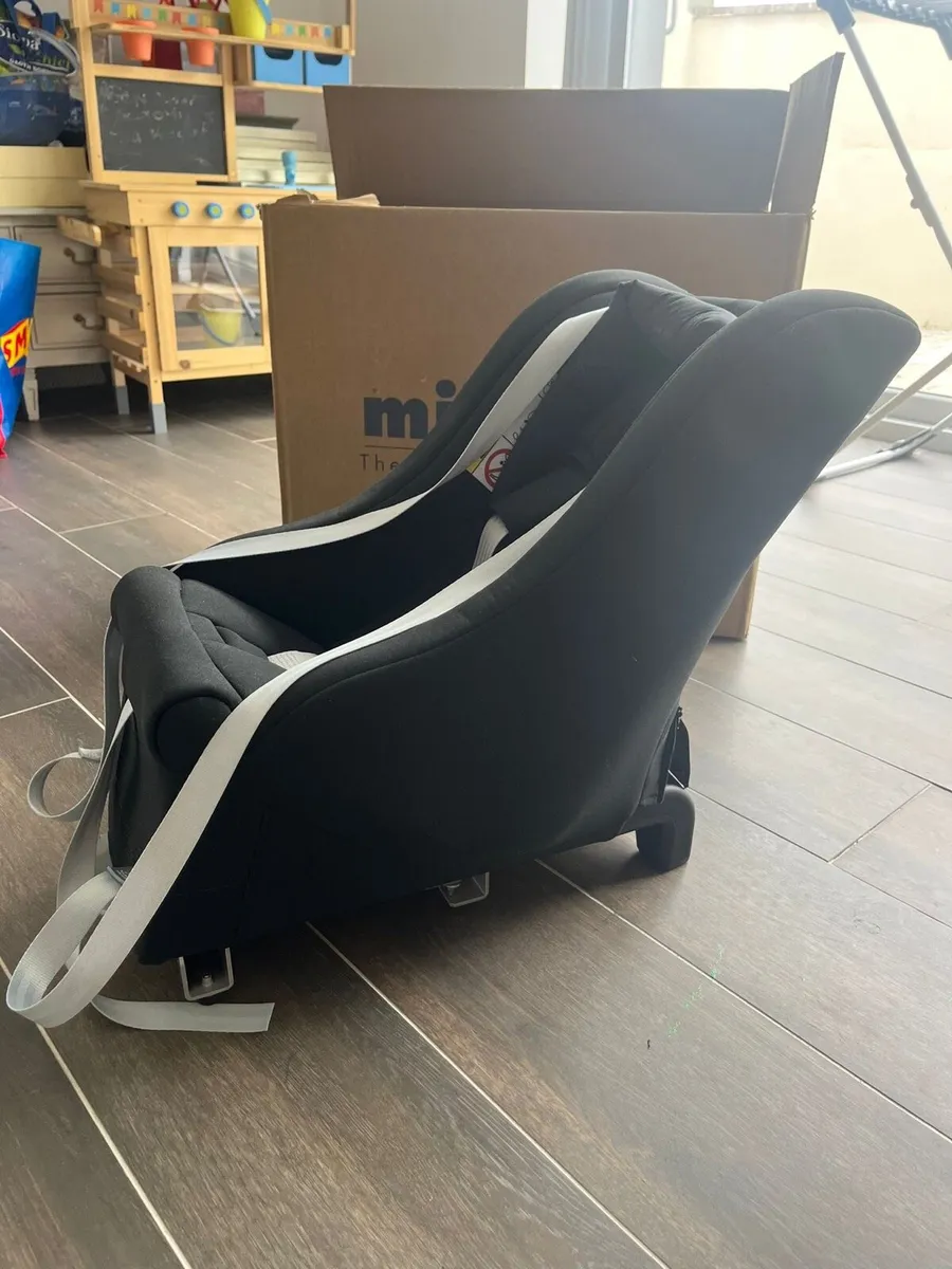 Car seat - Image 2