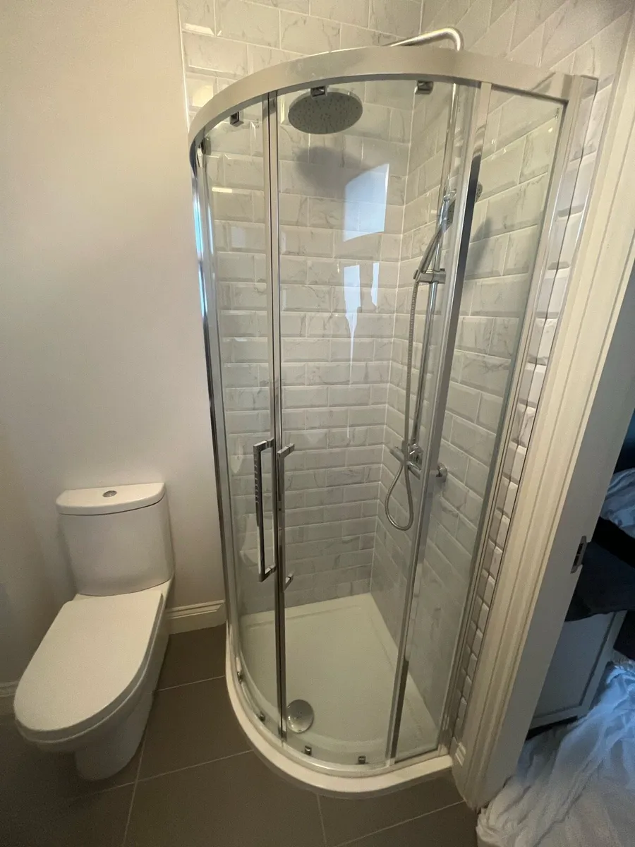 Quadrant shower doors
