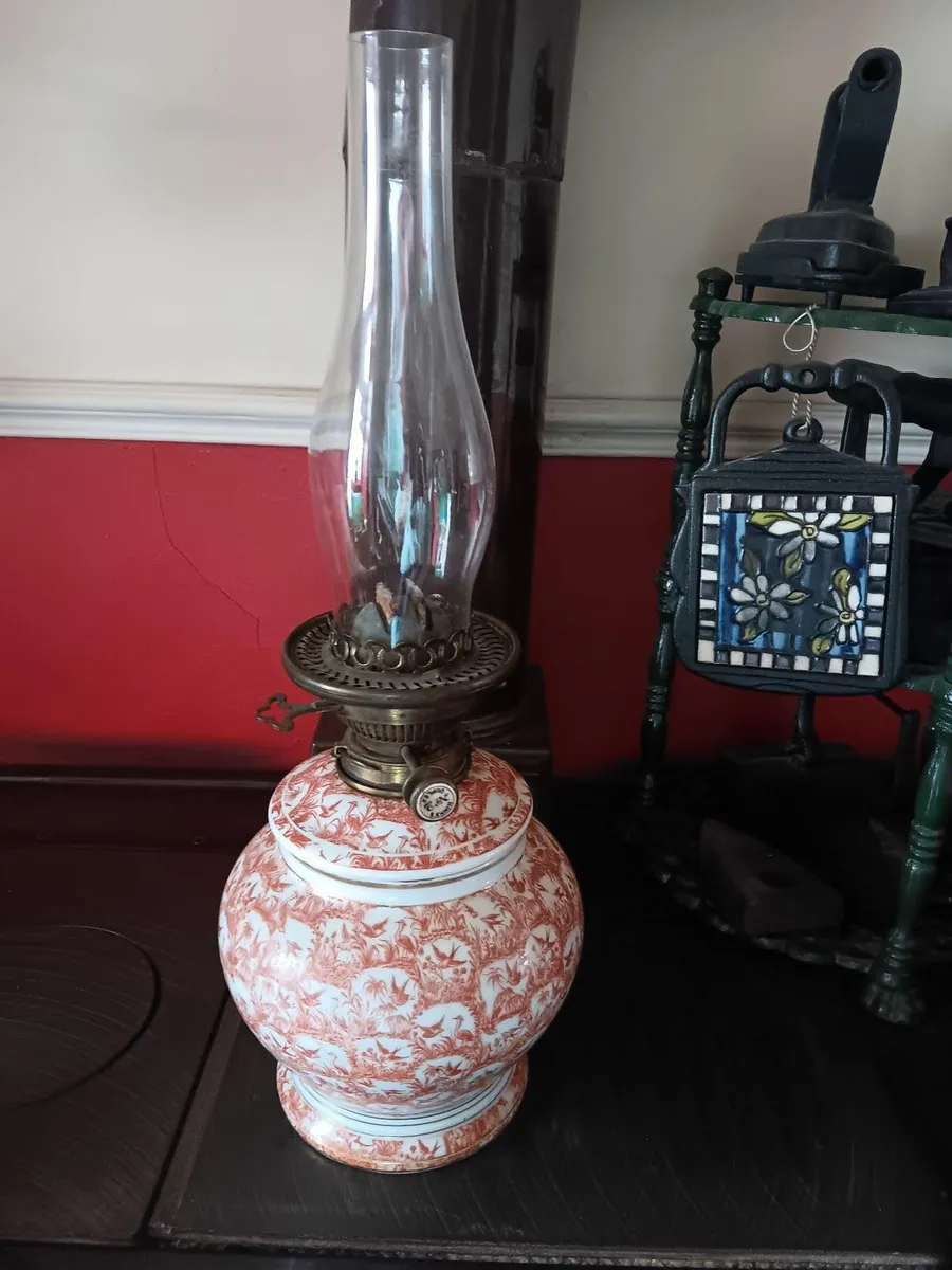 Antique oil lamp - Image 1