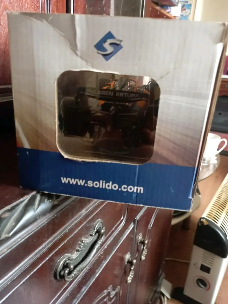1-18 SCALE SOLIDO DIE-CAST MODLE' CARS. - Image 4